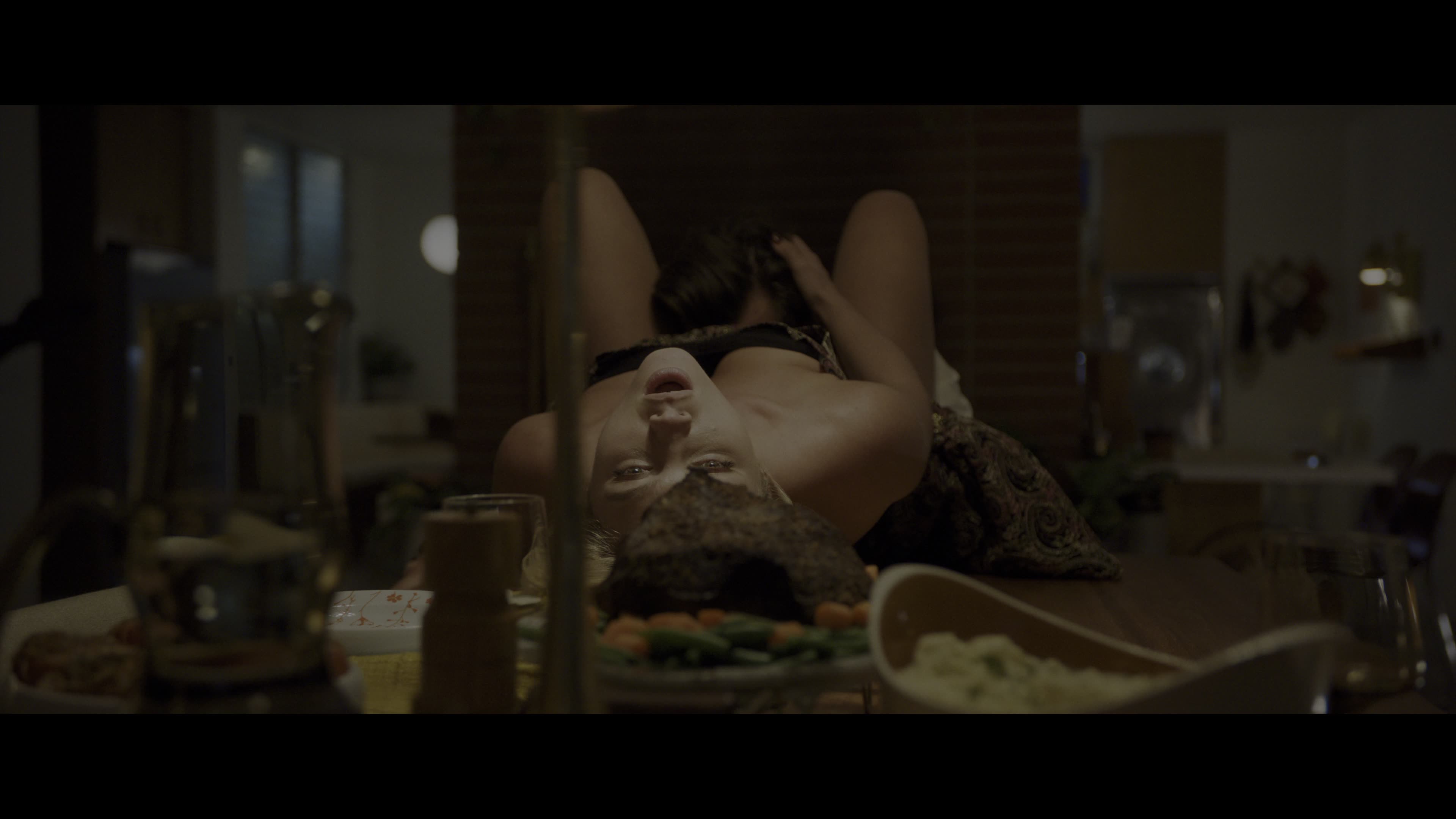 Dont Worry Darling 2022 UHD BluRay 2160p TrueHD Atmos 7 1 DV HEVC HYBRID REMUX-FraMeSToR screenshots
